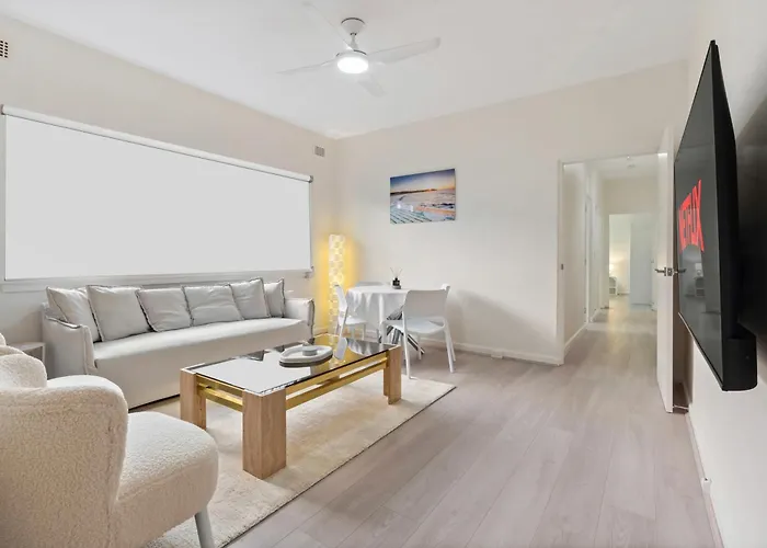 Modern 2-Bed Apartment With Parking Near Bondi Beach